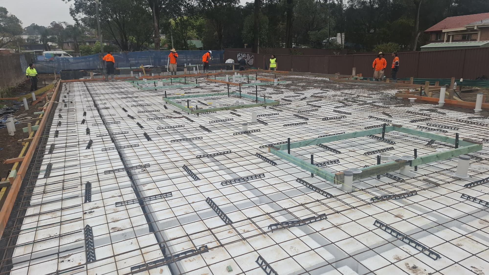 14a Lindsay St — steel and pods ready on pour day